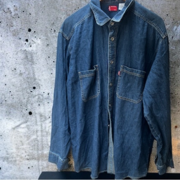 Levi’s Red Tab Men's Denim Button-up Shirt Size Large - Medium Wash Loose Fit - Picture 2 of 8